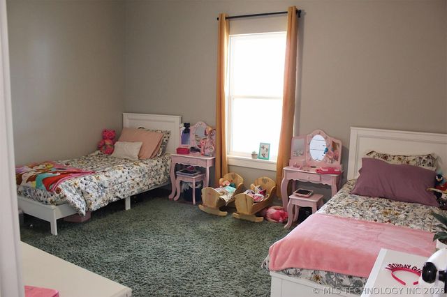 318 Twin Creeks Lane, Pryor, OK 74361