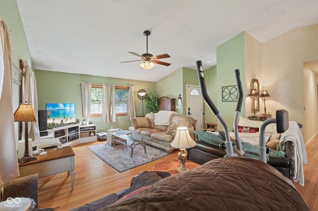 4226 Somerset Lake Road, Nashville, IN 47448