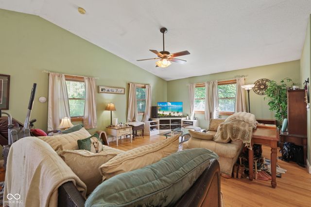 4226 Somerset Lake Road, Nashville, IN 47448