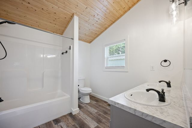 516 Davis St, Cowan, TN 37318
