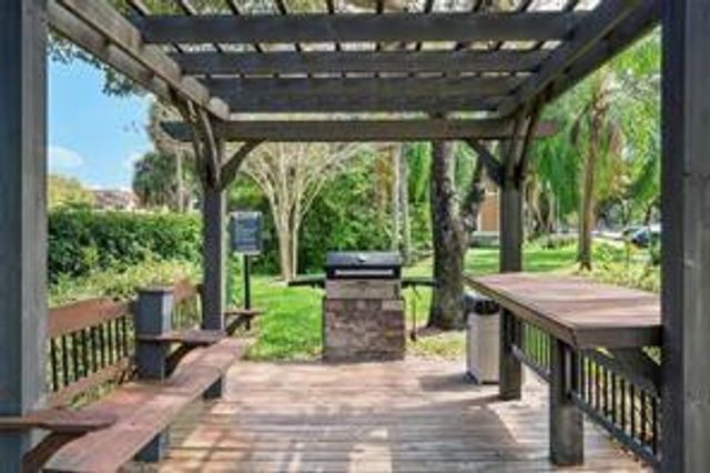 8721 Wiles Road 104, Coral Springs, FL 33067