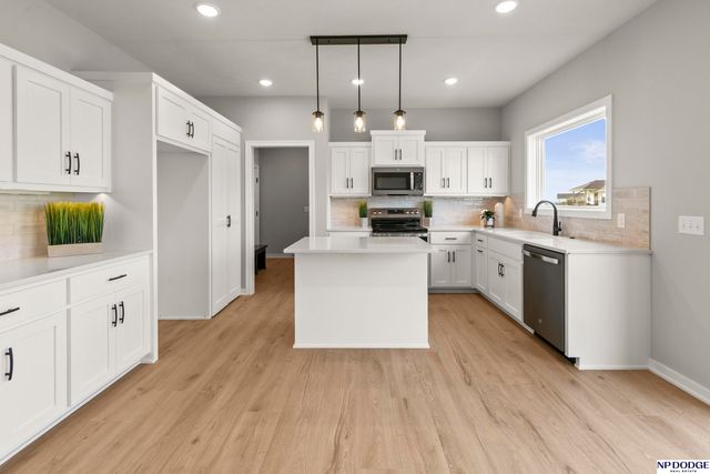 5508 N 195 Street, Elkhorn, NE 68022