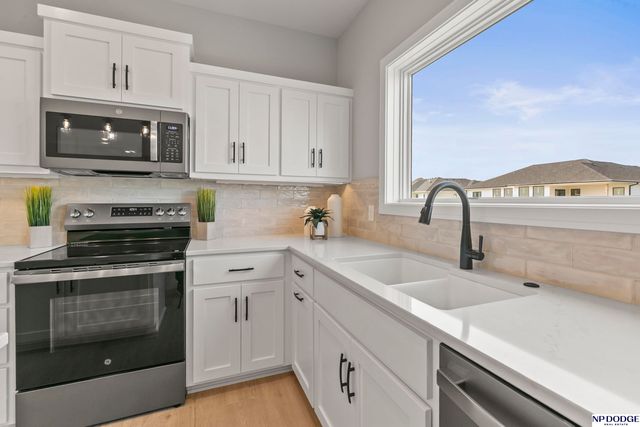 5508 N 195 Street, Elkhorn, NE 68022