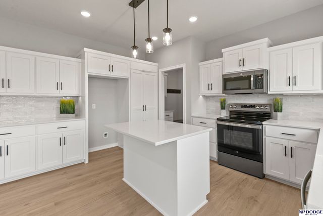 5508 N 195 Street, Elkhorn, NE 68022