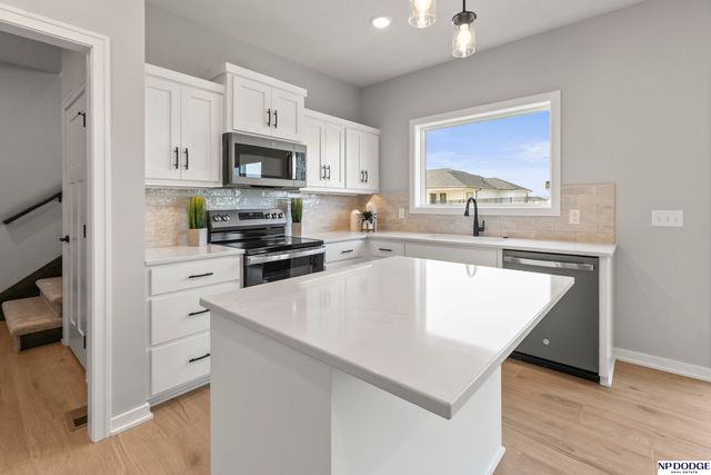 5508 N 195 Street, Elkhorn, NE 68022