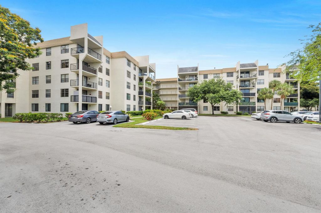 6190 Woodlands Boulevard 513, Tamarac, FL 33319