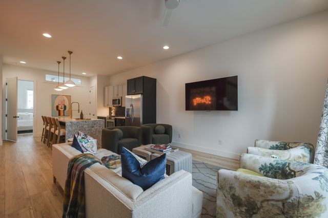 1402 Napoleon St, Nashville, TN 37207