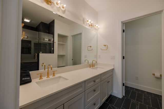 1402 Napoleon St, Nashville, TN 37207