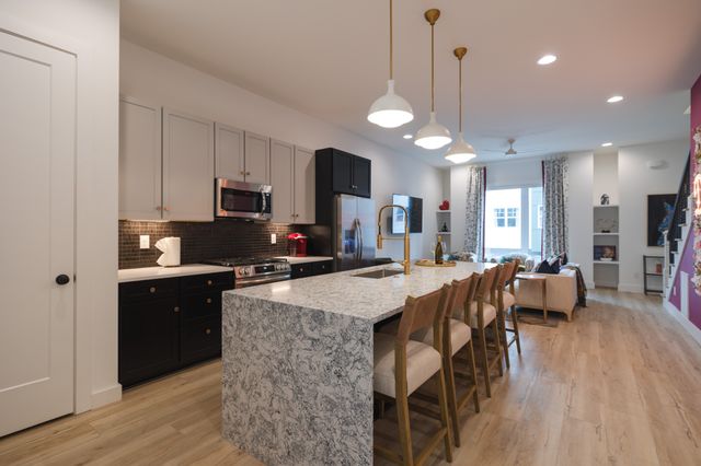 1402 Napoleon St, Nashville, TN 37207