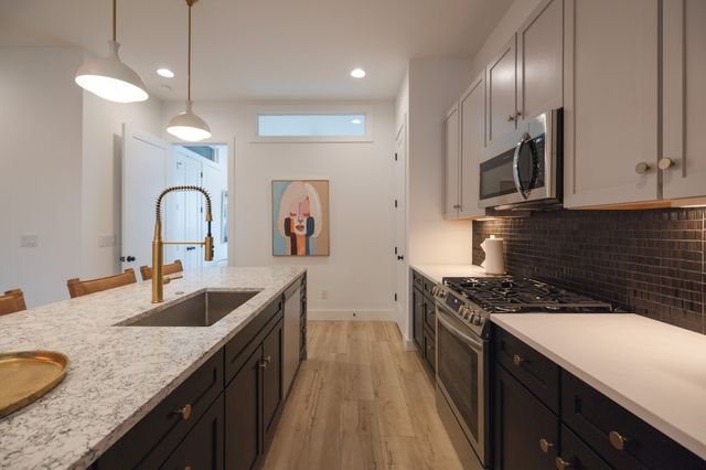 1402 Napoleon St, Nashville, TN 37207