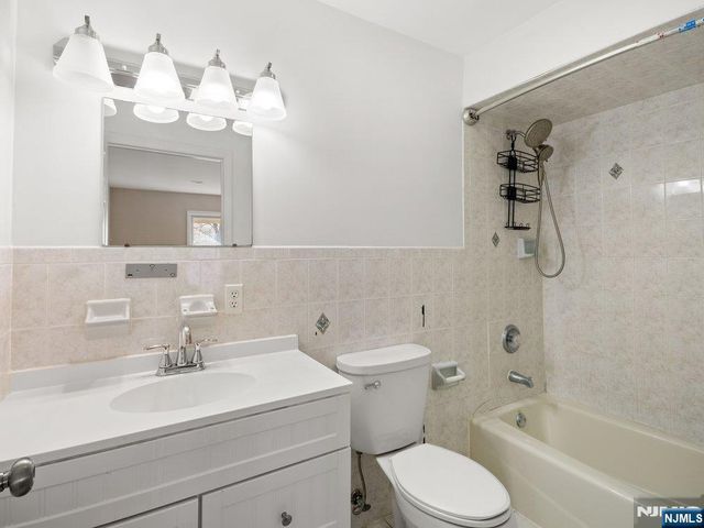 132 Clinton Place, East Rutherford, NJ 07073