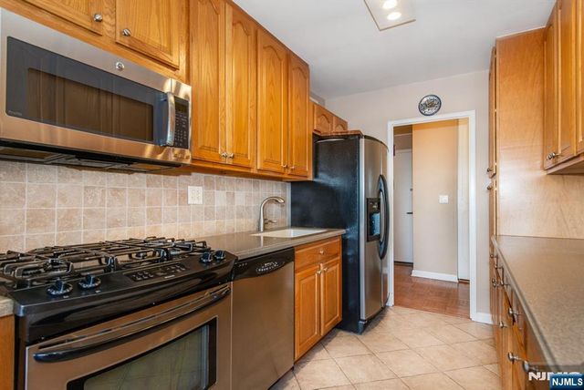 2000 Linwood Avenue 14K, Fort Lee, NJ 07024