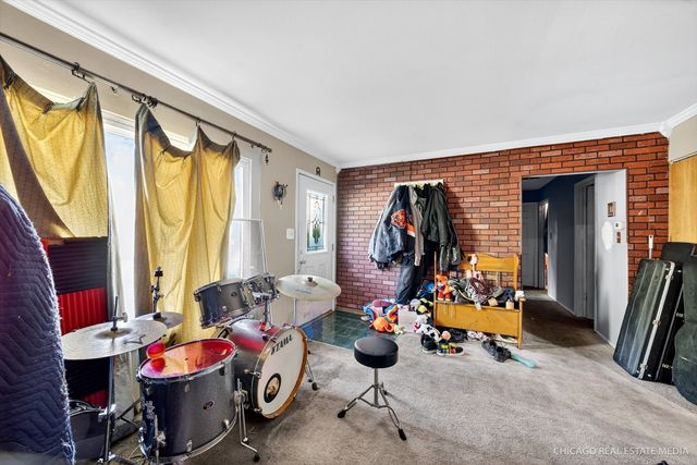 135 Springleaf Drive, Bolingbrook, IL 60440