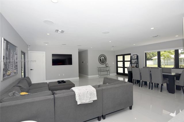 9281 SW 166th Ter, Palmetto Bay, FL 33157