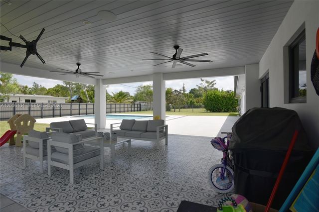 9281 SW 166th Ter, Palmetto Bay, FL 33157