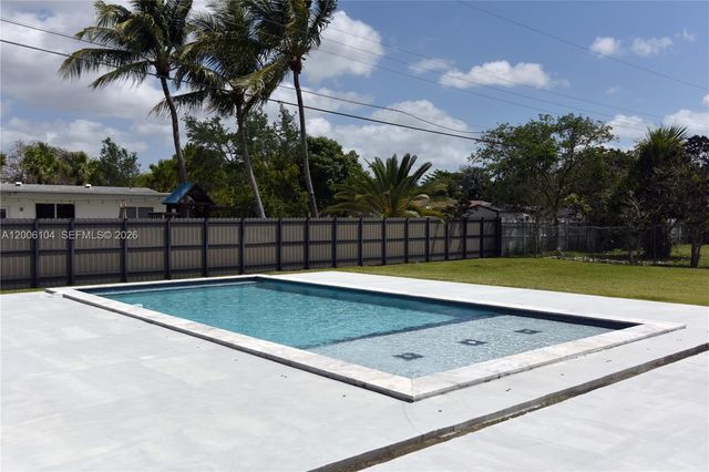 9281 SW 166th Ter, Palmetto Bay, FL 33157