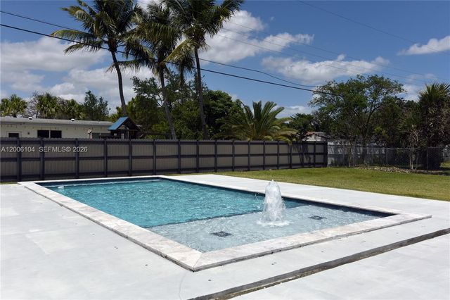 9281 SW 166th Ter, Palmetto Bay, FL 33157