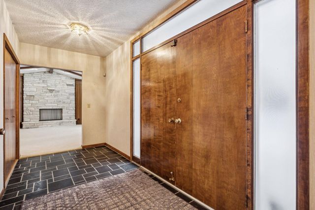 1835 Hunter Lane, Mendota Heights, MN 55118
