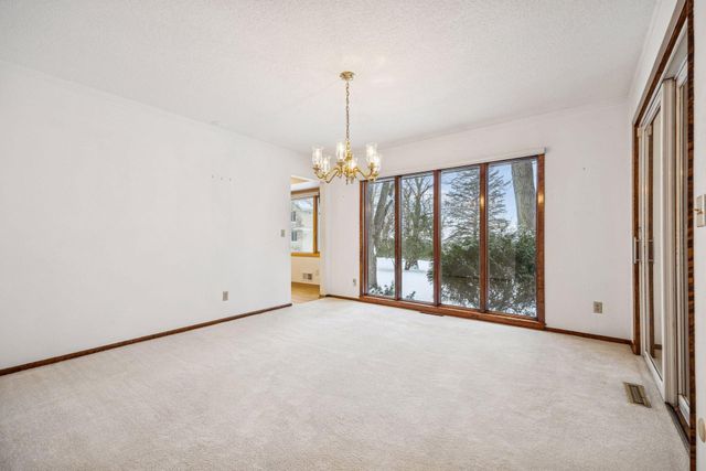 1835 Hunter Lane, Mendota Heights, MN 55118
