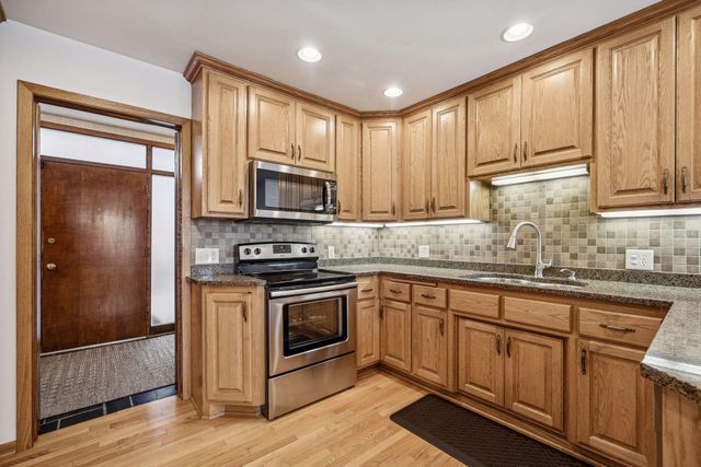 1835 Hunter Lane, Mendota Heights, MN 55118