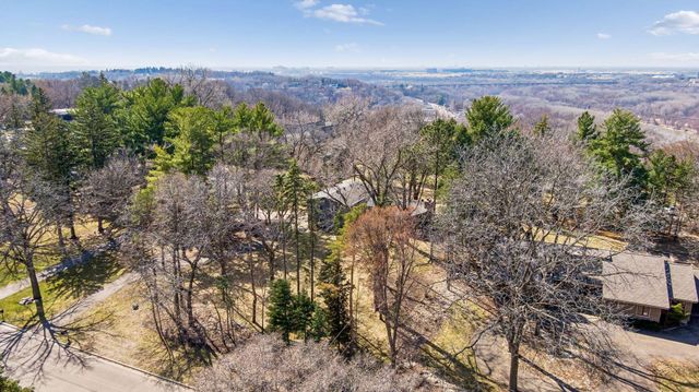 1835 Hunter Lane, Mendota Heights, MN 55118