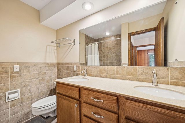 1835 Hunter Lane, Mendota Heights, MN 55118