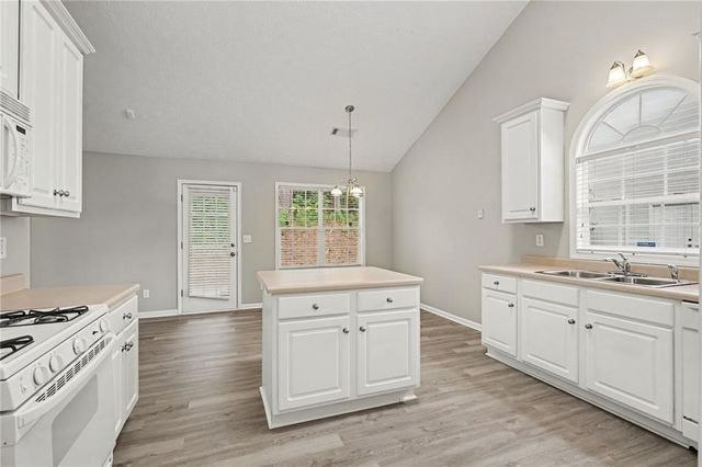 984 Natural Brook Trail, Lawrenceville, GA 30045