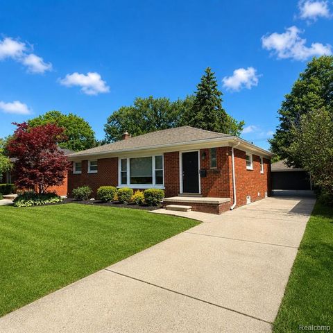 21931 Mauer Street, Saint Clair Shores, MI 48080