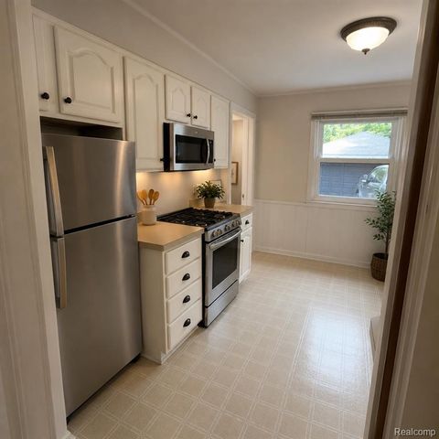 21931 Mauer Street, Saint Clair Shores, MI 48080