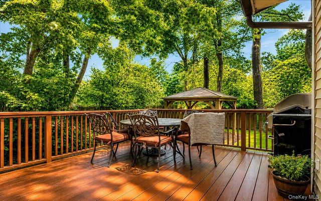 2466 new york New York Avenue, Melville, NY 11747