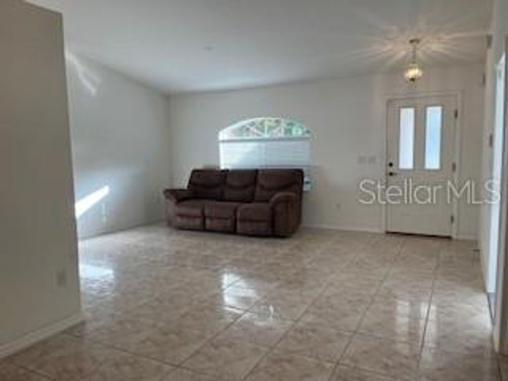 Image 5 of property listing at 52 PRINCESS RUTH LANE, Palm Coast, FL 32164