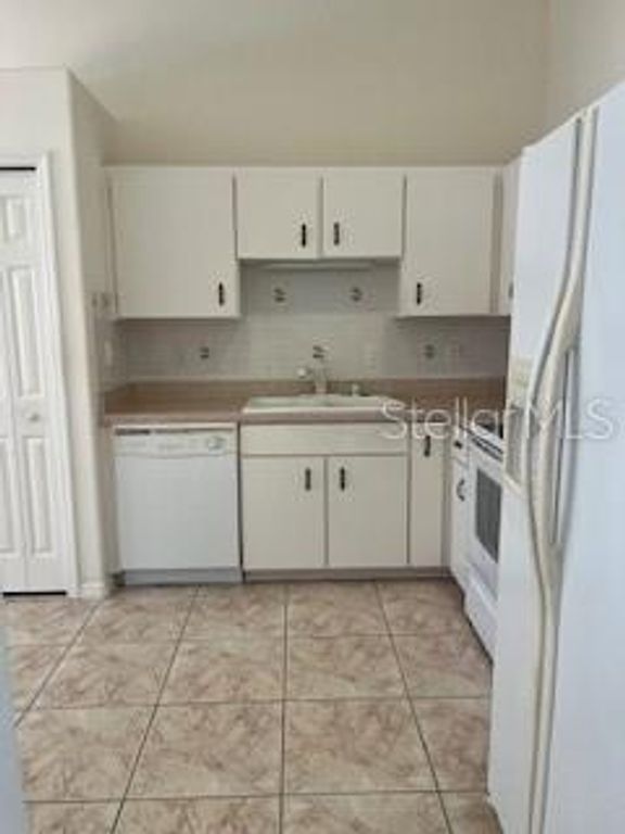 Image 8 of property listing at 52 PRINCESS RUTH LANE, Palm Coast, FL 32164