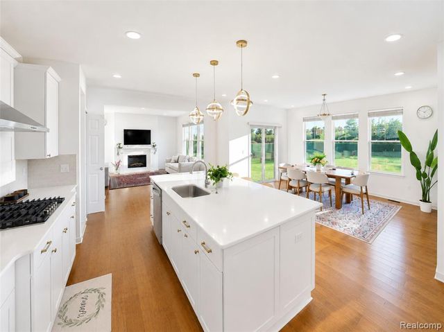 51172 Quaker Lane, Canton, MI 48187