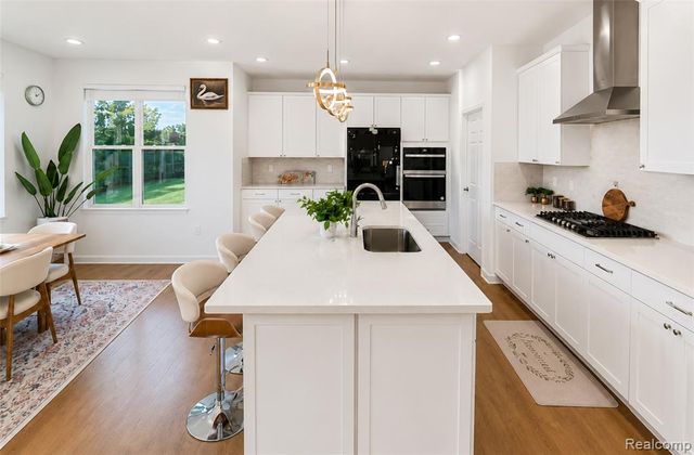 51172 Quaker Lane, Canton, MI 48187