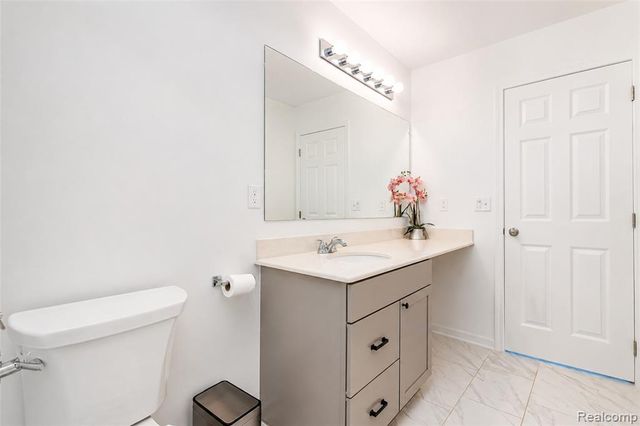 51172 Quaker Lane, Canton, MI 48187