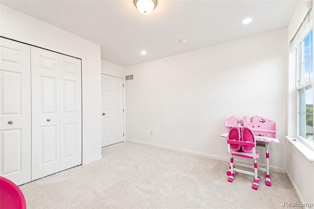 51172 Quaker Lane, Canton, MI 48187