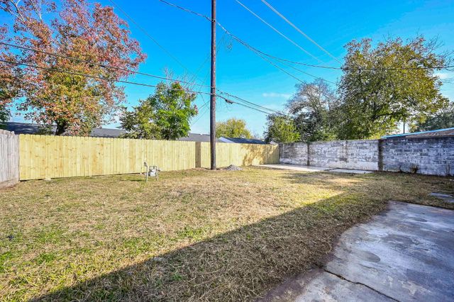 3730 Heatherbrook Drive, Houston, TX 77045