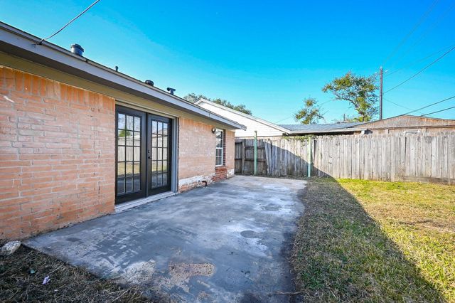 3730 Heatherbrook Drive, Houston, TX 77045