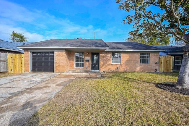 3730 Heatherbrook Drive, Houston, TX 77045