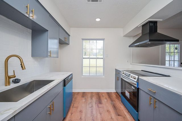 3730 Heatherbrook Drive, Houston, TX 77045