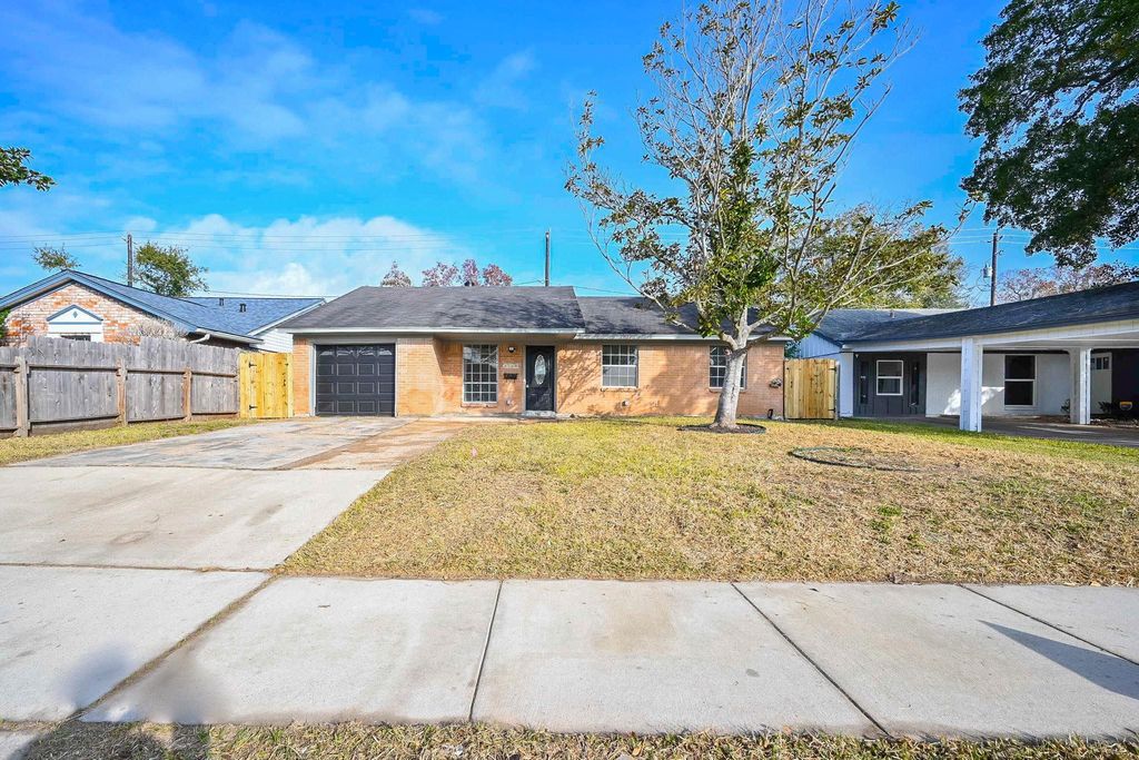 3730 Heatherbrook Drive, Houston, TX 77045