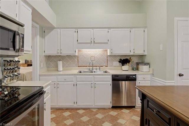 6 Hickory Knoll Court, Greensboro, NC 27407