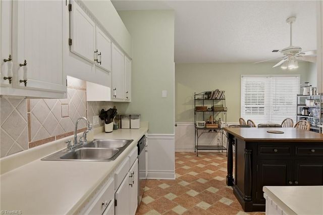 6 Hickory Knoll Court, Greensboro, NC 27407