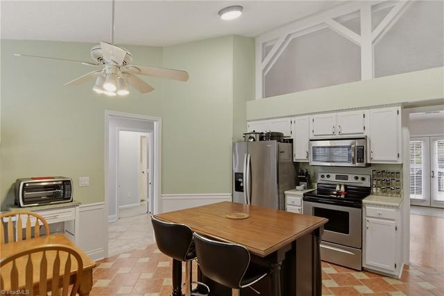 6 Hickory Knoll Court, Greensboro, NC 27407
