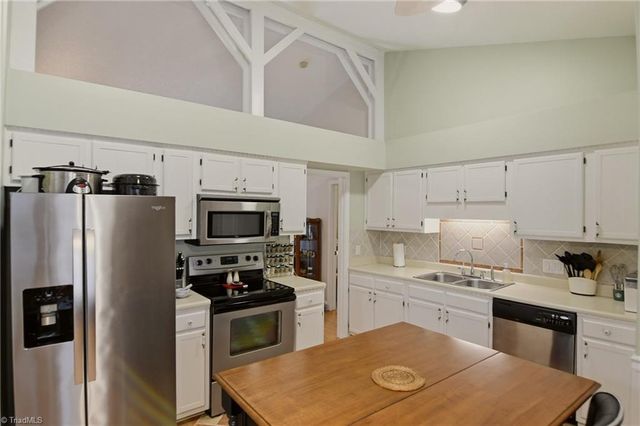 6 Hickory Knoll Court, Greensboro, NC 27407