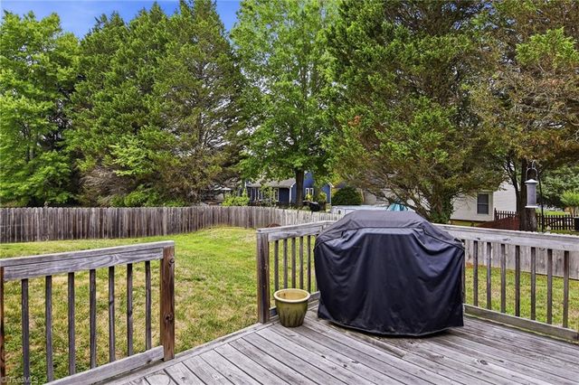 6 Hickory Knoll Court, Greensboro, NC 27407