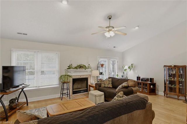 6 Hickory Knoll Court, Greensboro, NC 27407