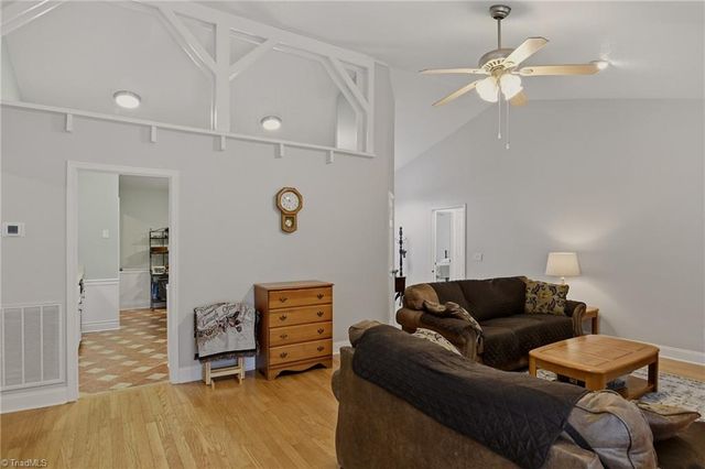 6 Hickory Knoll Court, Greensboro, NC 27407