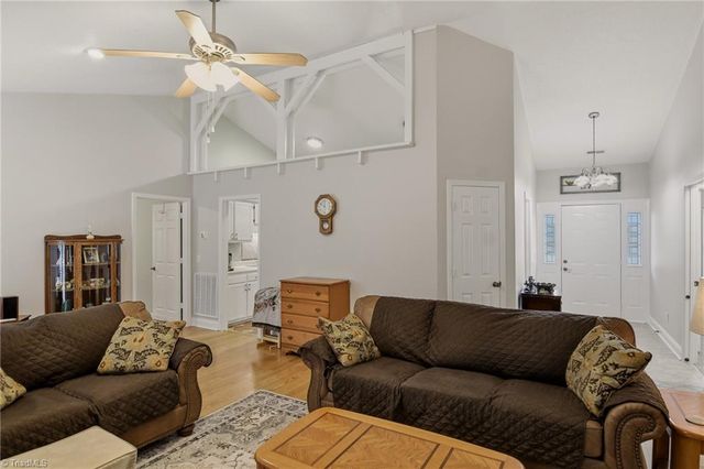 6 Hickory Knoll Court, Greensboro, NC 27407