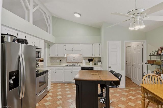 6 Hickory Knoll Court, Greensboro, NC 27407